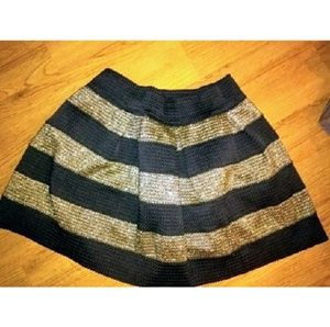 Fashion to figure black and gold skirt